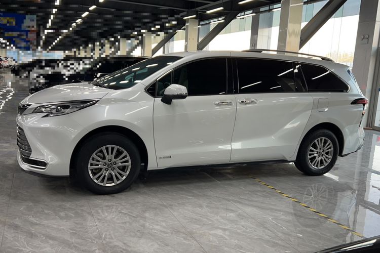 Used Toyota Sienna 2021 2.5L Hybrid Premium Edition
