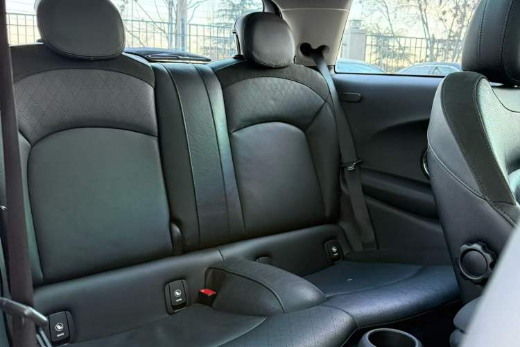 Used MINI 2016 2.0T COOPER S Pioneer Edition Exterior 4