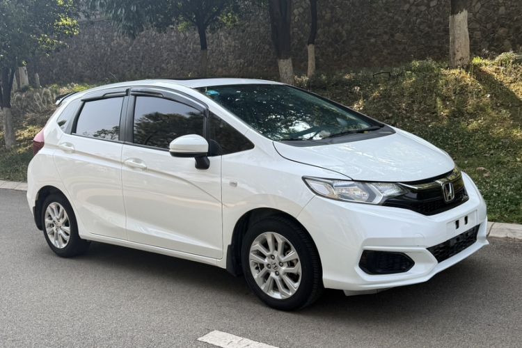 Used Honda Fit 2018 1.5L CVT Comfort Sunroof Version Exterior 5