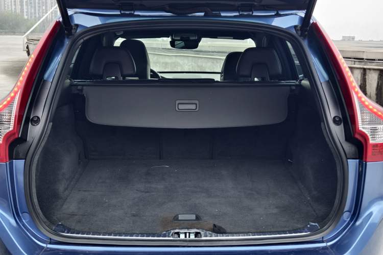 Used Volvo XC60 2017 T5 AWD Personalized Sport Upgrade Edition