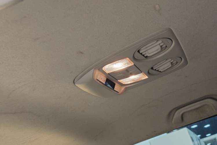 Used BYD M6 2013 2.4L Automatic Luxury Model
