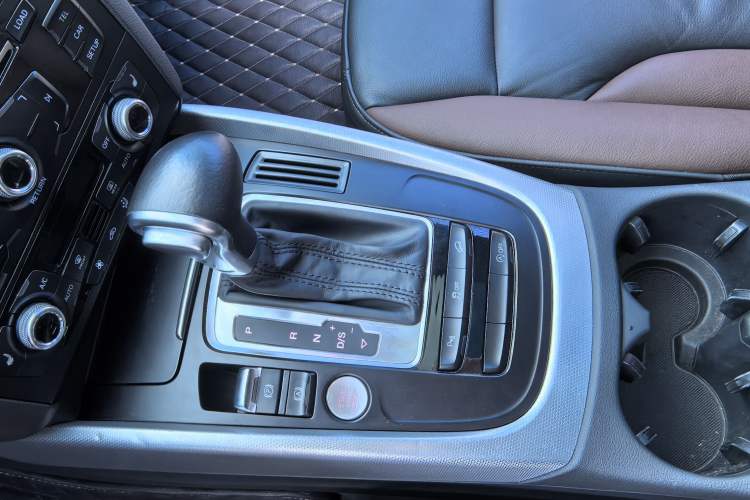 Used Audi Q5 2017 40 TFSI Technology Edition Gear Lever