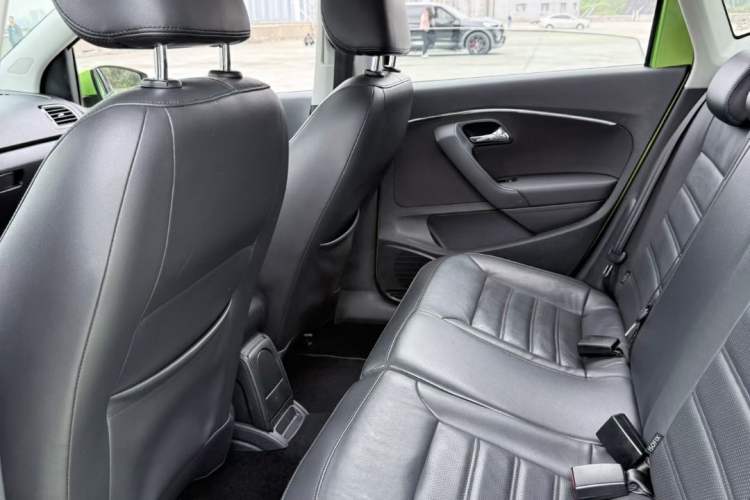 Used Volkswagen Polo 2014 1.6L Automatic Luxury Edition Interior 3