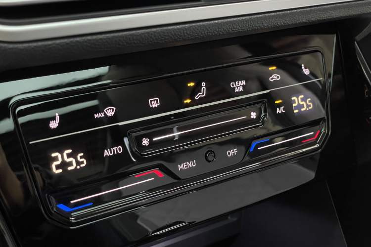 Used Volkswagen Tayron 2024 330TSI Two-Wheel Drive R-Line High-Energy Version Audio And AC Panel