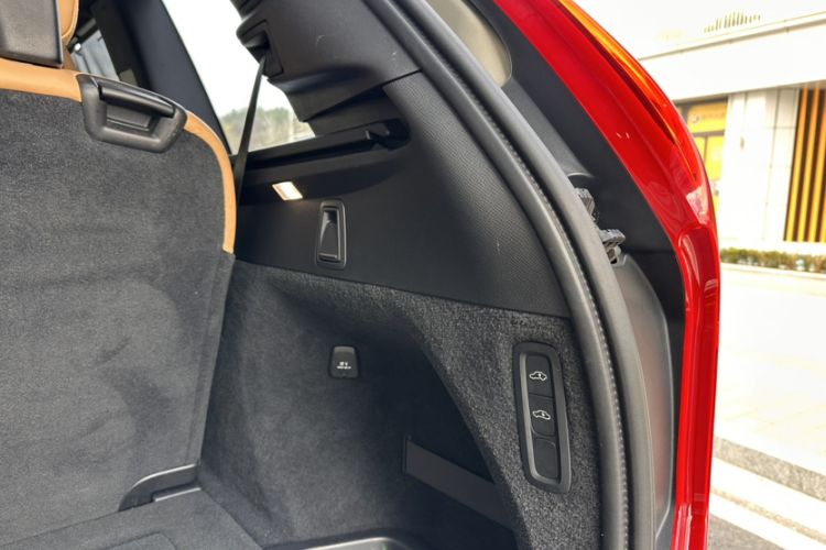 Used Volvo XC90 2015 T6 Prestige 7-Seater Trunk