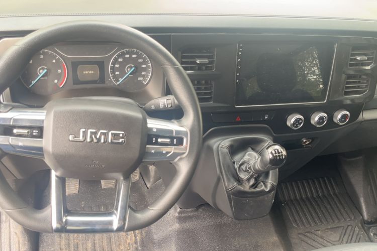 Used JMC Fushun 2023 2.0T Manual Diesel Long-Wheelbase High-Roof Business Van with Dual Rear Tires 6–9 Seats
