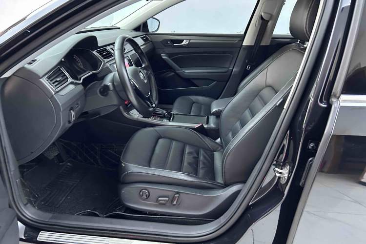 Used Volkswagen Passat 2016 330TSI DSG Luxury Edition Left Front Seat