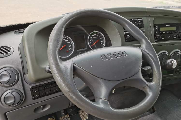 Used Iveco Power Daily 2017 2.5T Classic A32 Mid-Roof 6-7 Seater Bus 47Z5