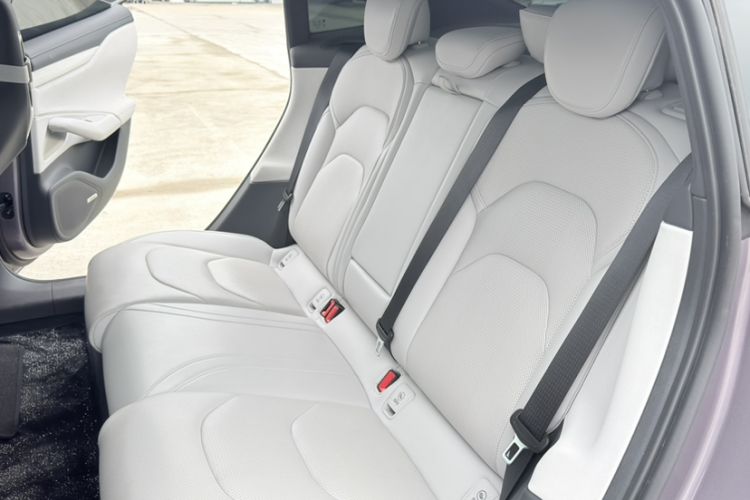 Used Xiaomi Auto SU7 2024 Four-Wheel Drive Ultra-Long Range Advanced Intelligent Driving Max Edition Interior 2