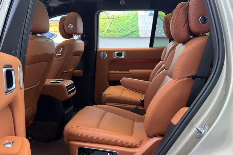 Used Li Auto L8 2023 Pro Model Interior 1