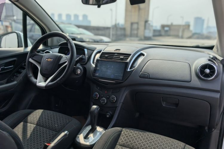 Used Chevrolet Trax 2016 1.4T Automatic Two-Wheel Drive Comfort Version with Sunroof Interior 1