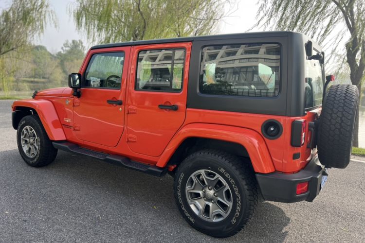 Used Jeep Wrangler 2015 3.0L Sahara Four-Door Edition
