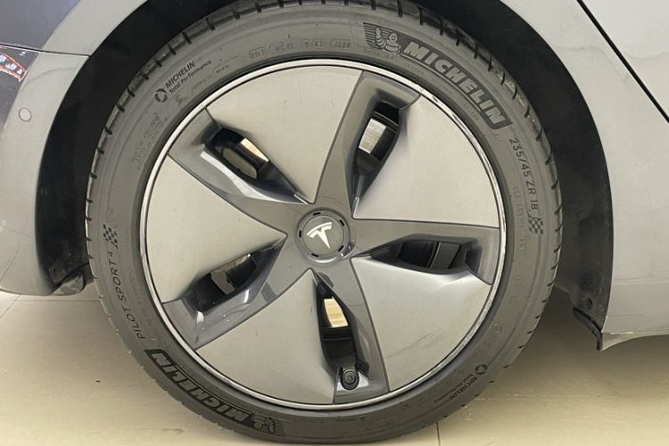 Used Tesla Model 3 2019 Long-Range All-Wheel-Drive Version
