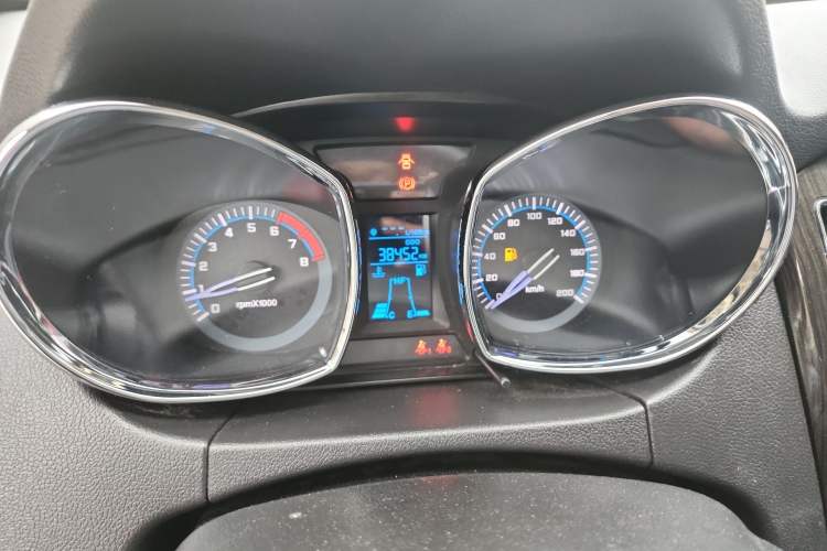 Used FAW Yingzhi G3 2016 1.5L Manual Comfort Edition Odometer Close Up