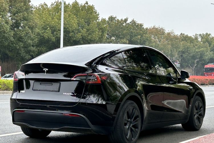 Used Tesla Model Y 2023 Long-Range All-Wheel-Drive Version