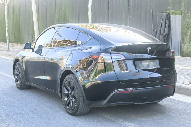 Used Tesla Model Y 2023 Long-Range All-Wheel-Drive Version