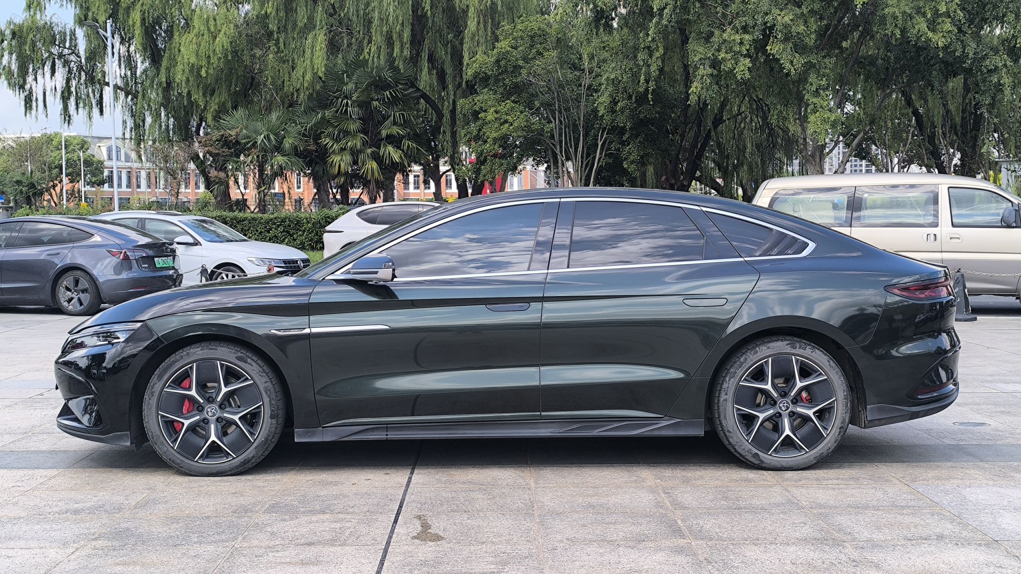 BYD Han 2022 EV Genesis Edition 715KM Front-Wheel-Drive Prestige Model — снимка 18