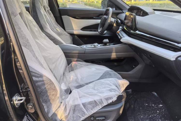 Used Changan UNI-V iDD 2024 Blue Whale Smart Electric iDD 136km ZhiKu Model