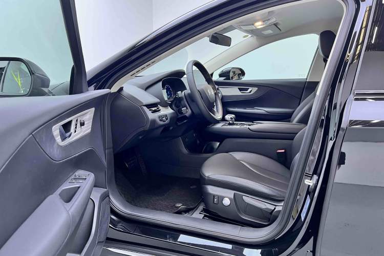 Used Hongqi E-QM5 2022 431 km Charge & Enjoy Edition
