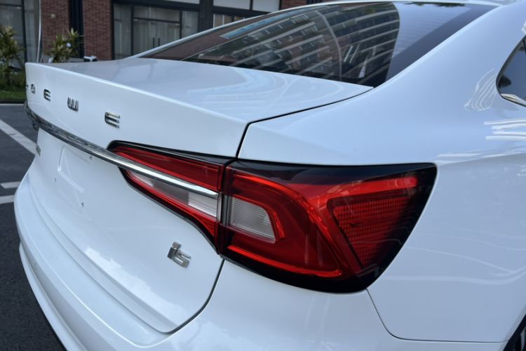 Used Roewe i5 2020 1.5L Automatic 4G Connect Luxury Flagship Edition Exterior 3