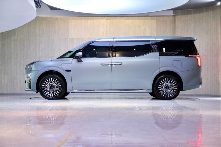 Used Zeekr 009 2024 Six-Seat Executive Version 4WD 108 kWh
