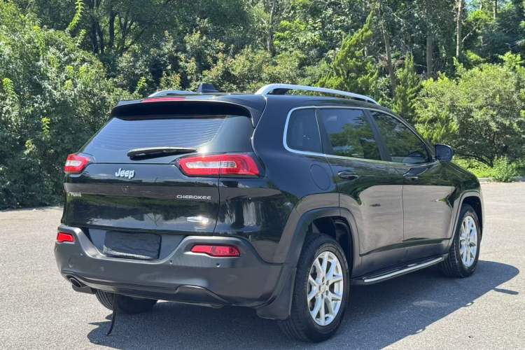 Used Jeep Cherokee 2016 2.0L Superior Edition