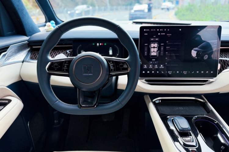 Used Zeekr 009 2022 WE Edition Interior 8