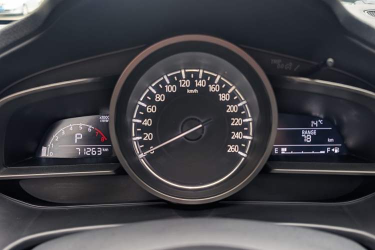 Used Mazda 3 Axela 2017 Hatchback 1.5L Automatic Luxury Model Emission Standard China V Odometer Close Up