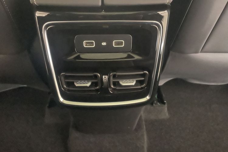 Used JETOUR X70 PLUS 2023 1.5T DCT Brave PLUS 5-Seater Interior 1