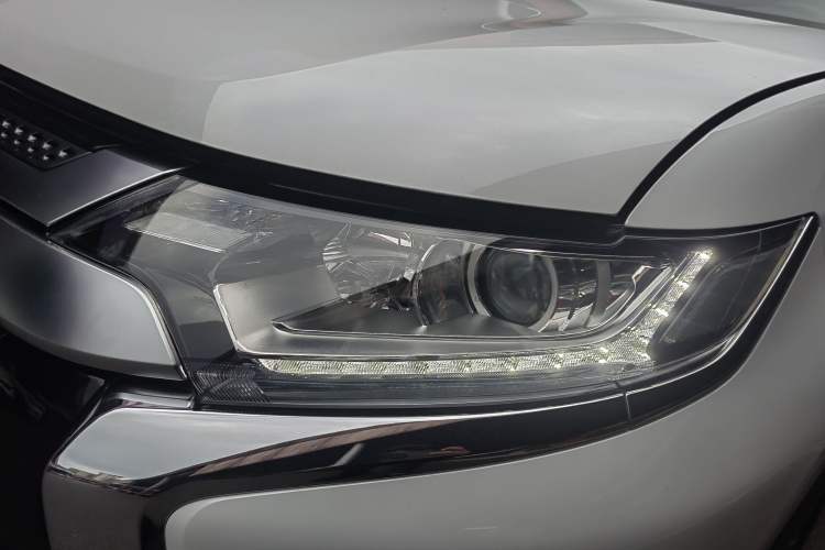 Used Mitsubishi Outlander 2020 2.0L Two-Wheel Drive Enjoyment Version 5 Seats Left Front Headlight