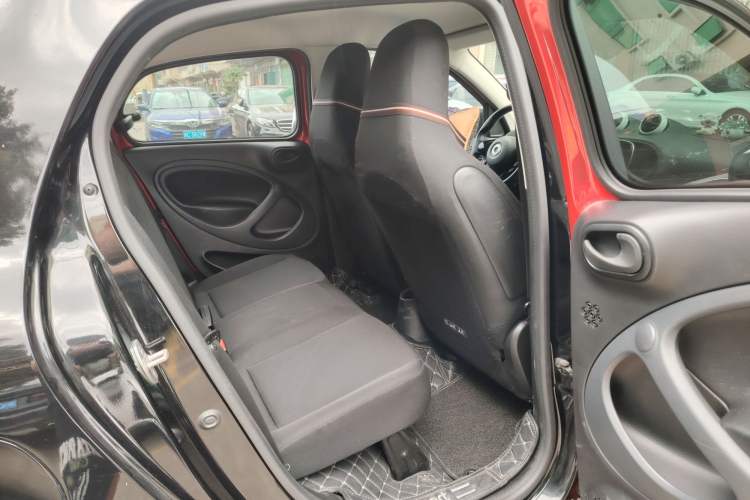 Used smart forfour 2018 1.0L 52 kW Dynamic Edition