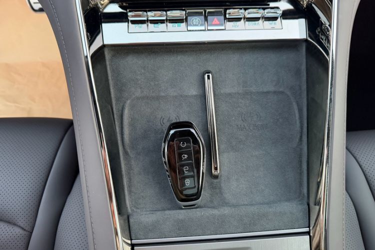 Used Denza Z9 2024 1100 km All-Wheel-Drive Ultra Version