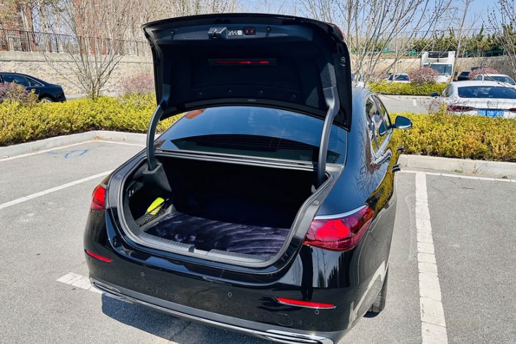 Used Mercedes-Benz E-Class 2025 E 300 L Stylish Model Exterior 7