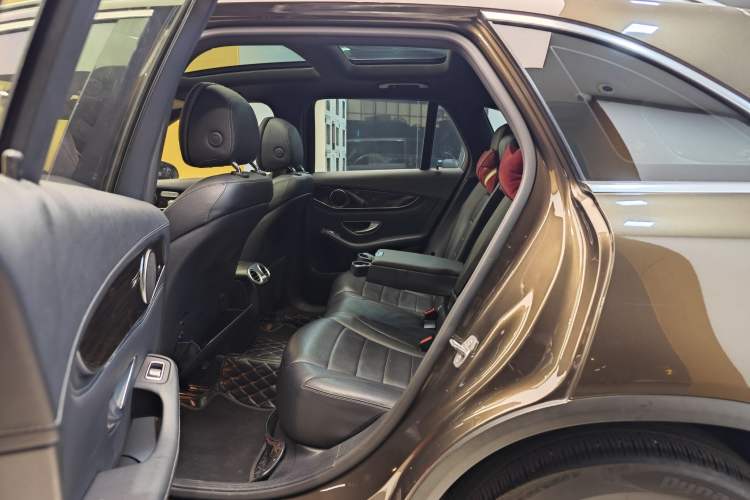 Used Mercedes-Benz GLC 2017 GLC 260 4MATIC Luxury Model