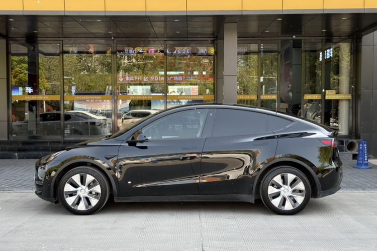 Used Tesla Model Y 2021 Long-Range All-Wheel-Drive Version
