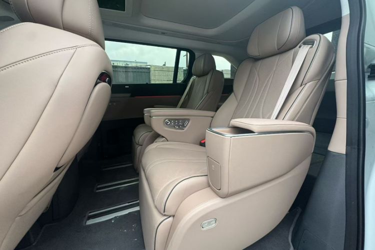 Used XPeng X9 2025 740 Ultra-Long Range Max
