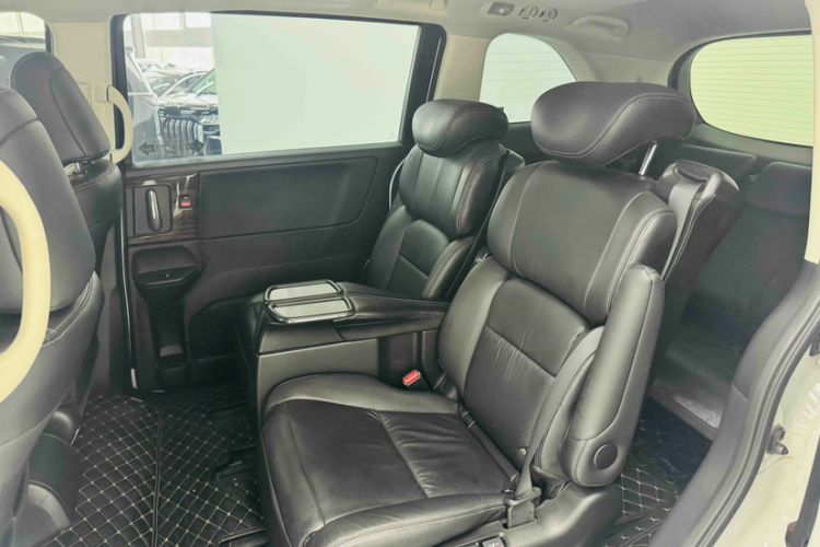 Used Honda Elysion 2016 2.4L Supreme Edition Interior 1