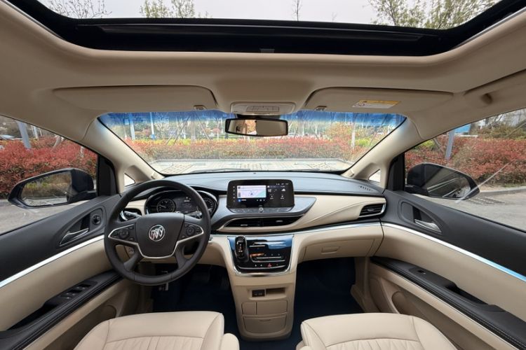 Used Buick GL8 2023 Facelifted Land Cruiser Executive Luxury Version