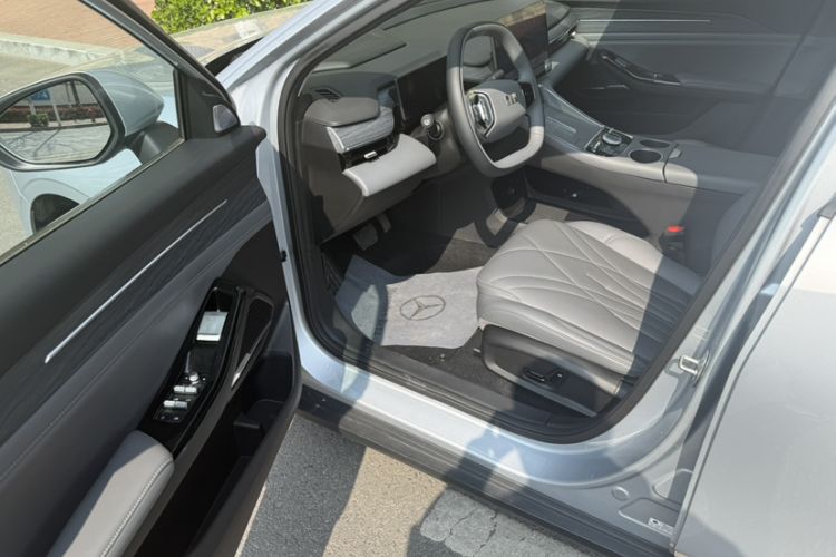 Used Geely Galaxy L6 2025 EM-i 140km Starship Edition Interior 3