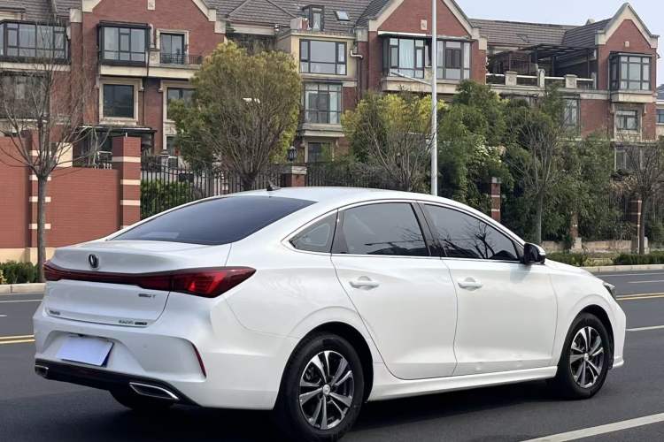 Used CHANGAN Eado 2023 Changan Edition PLUS Blue Whale NE 1.4T GDI DCT Prestige Version Exterior 6