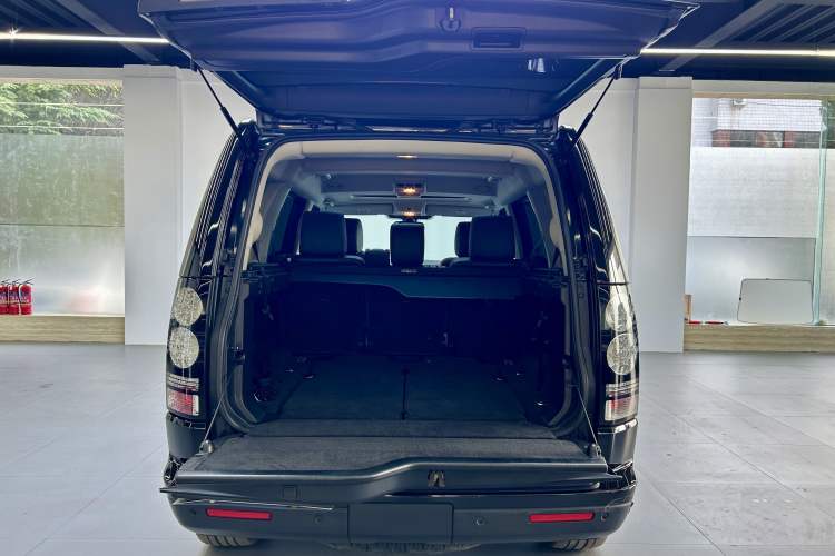 Used Land Rover Discovery 2015 3.0 SC V6 HSE Interior 3