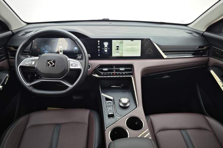 Used SOL X8 PLUS 2023 1.5 TGDI DCT Smart Edition 7-Seater