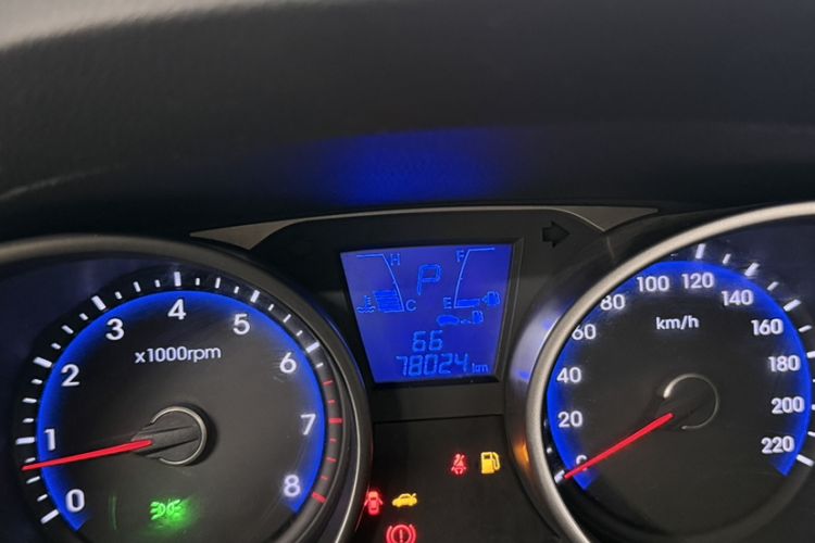 Used Hyundai ix35 2015 2.0L Automatic 2WD Smart Version China V Standard Odometer Close Up