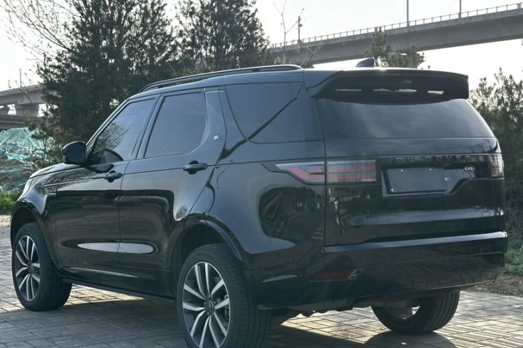 Used Land Rover Discovery 2024 360 PS Dynamic SE Exterior 2