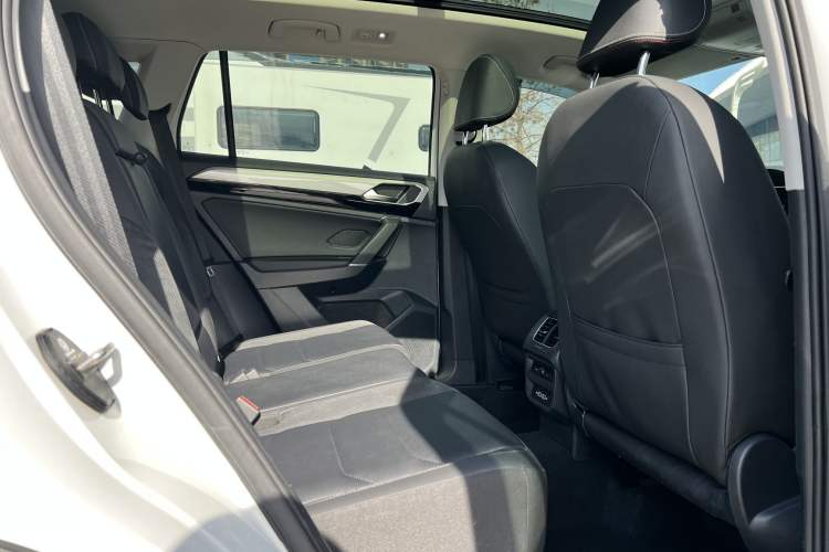 Used Volkswagen Tayron 2020 280TSI Two-Wheel Drive Luxury Connect Edition Interior 4