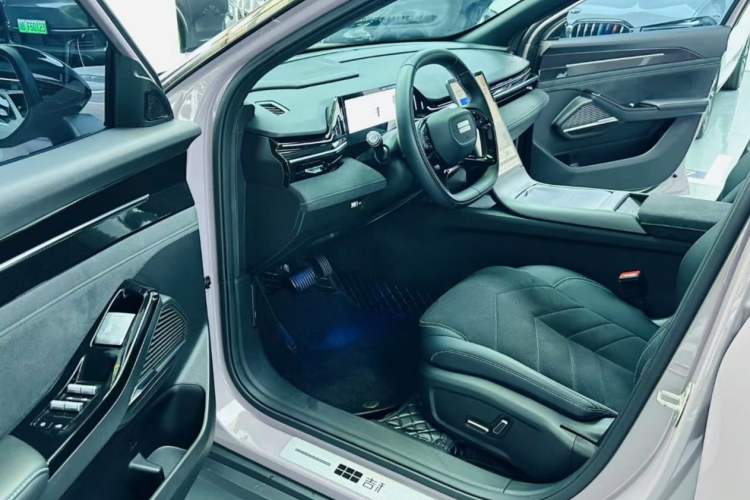 Used Geely Galaxy L6 2024 125km Creative Edition
