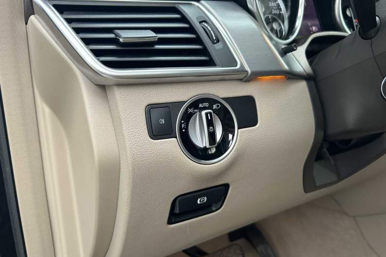 Used Mercedes-Benz GL-Class 2015 GL 400 4MATIC Dynamic Model
