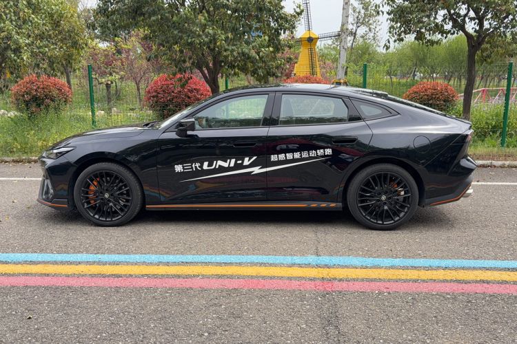 Used CHANGAN UNI-V 2025 Model Third-Generation 2.0T Dynamic Edition Exterior 7