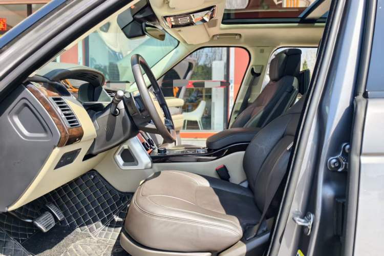 Used Land Rover Range 2022 3.0 L6 400 PS Classic Extended Version
