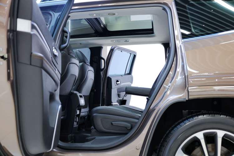 Used Jeep Grand Commander 2018 2.0T Four-Wheel Drive Smart Enjoyment Version China V Emission Standard
